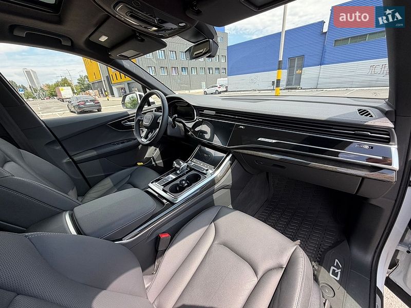 Позашляховик / Кросовер Audi Q7 2024 в Києві