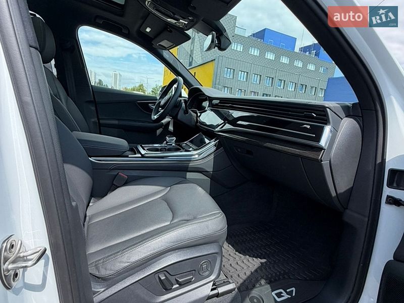 Позашляховик / Кросовер Audi Q7 2024 в Києві