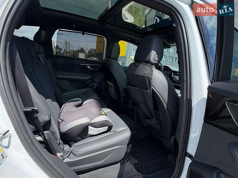 Позашляховик / Кросовер Audi Q7 2024 в Києві