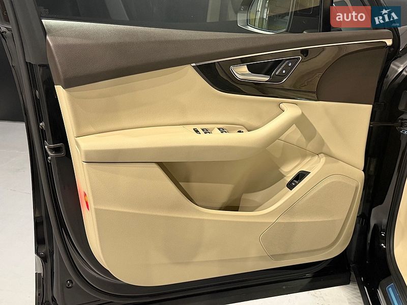 Позашляховик / Кросовер Audi Q7 2016 в Одесі