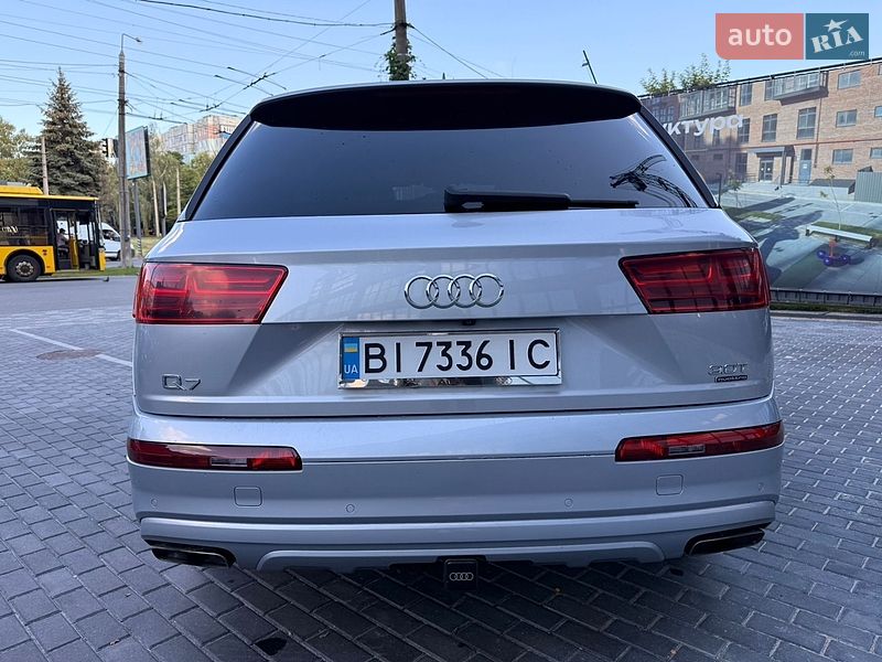 Позашляховик / Кросовер Audi Q7 2016 в Полтаві