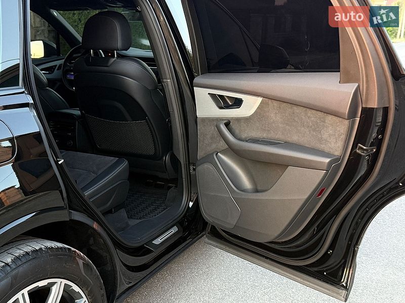 Внедорожник / Кроссовер Audi Q7 2021 в Тернополе