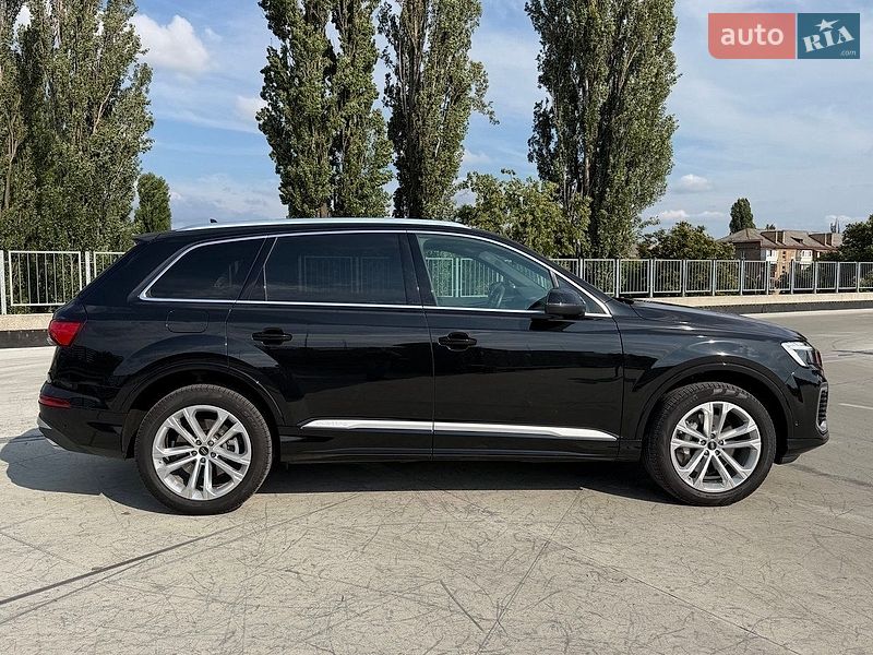 Внедорожник / Кроссовер Audi Q7 2025 в Киеве