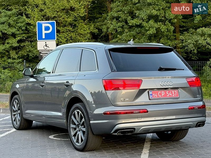 Позашляховик / Кросовер Audi Q7 2017 в Ужгороді