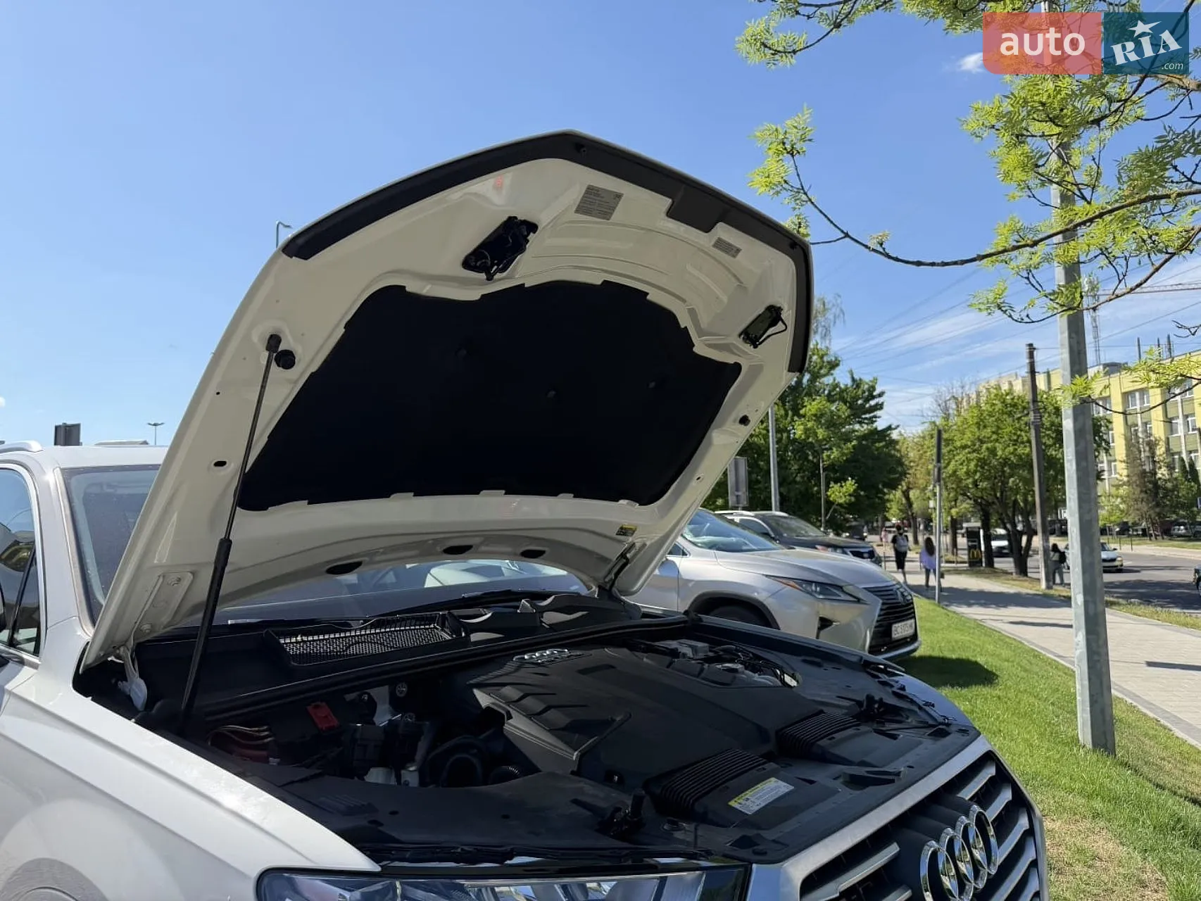 Audi Q7 2018 VIN WA1VAAF72JD038878 фото оголошення 33 з 53