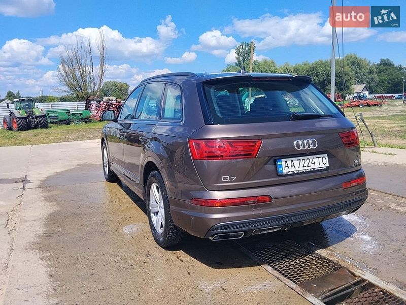 Позашляховик / Кросовер Audi Q7 2017 в Макарові