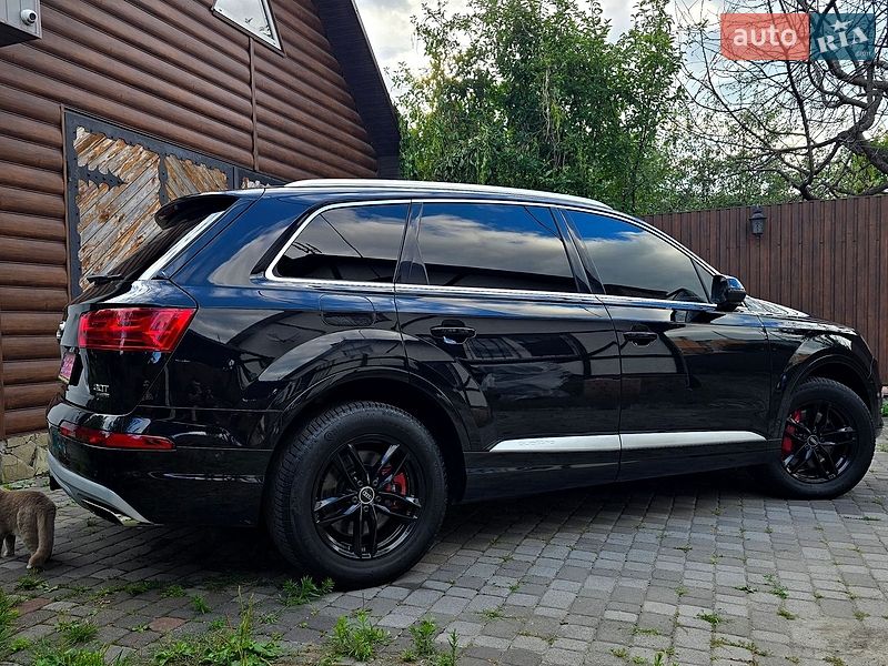 Позашляховик / Кросовер Audi Q7 2017 в Полтаві