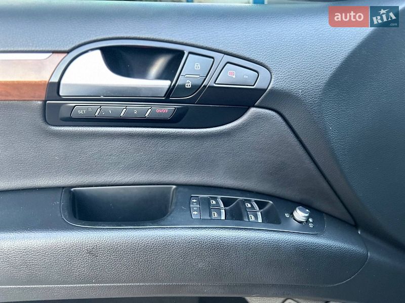 Позашляховик / Кросовер Audi Q7 2015 в Житомирі