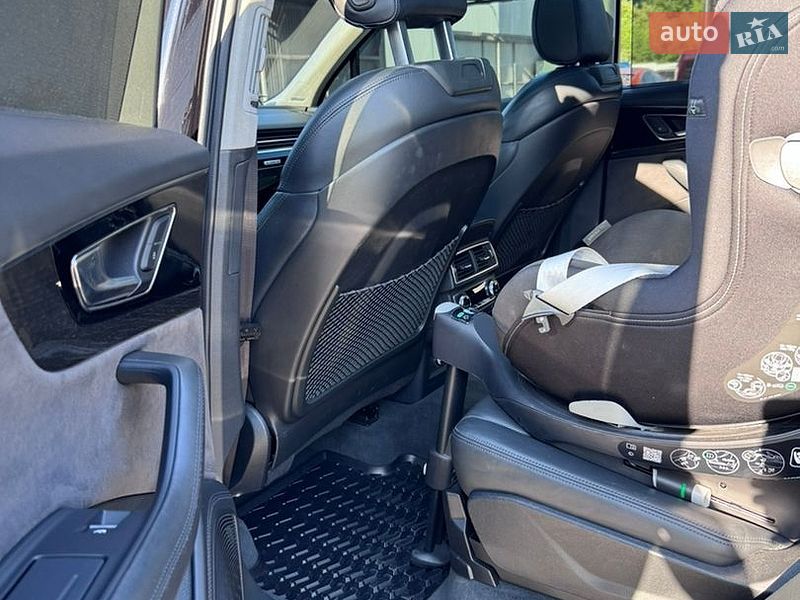Внедорожник / Кроссовер Audi Q7 2017 в Мостиске