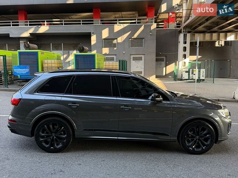Позашляховик / Кросовер Audi Q7 2020 в Києві