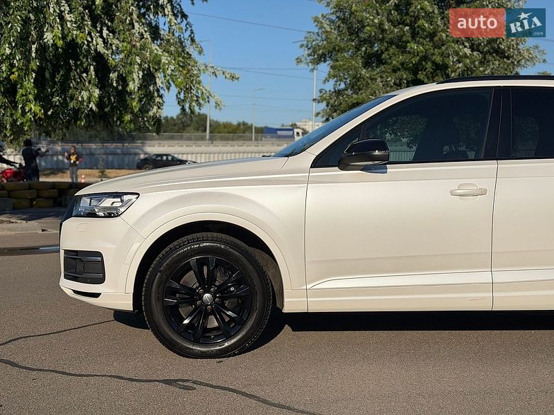 Позашляховик / Кросовер Audi Q7 2017 в Києві