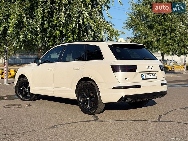 Позашляховик / Кросовер Audi Q7 2017 в Києві