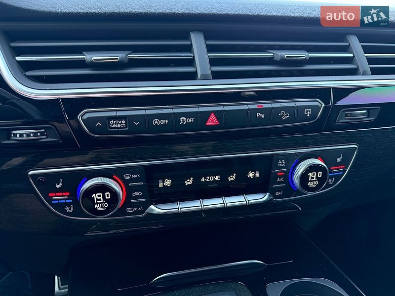 Позашляховик / Кросовер Audi Q7 2017 в Києві
