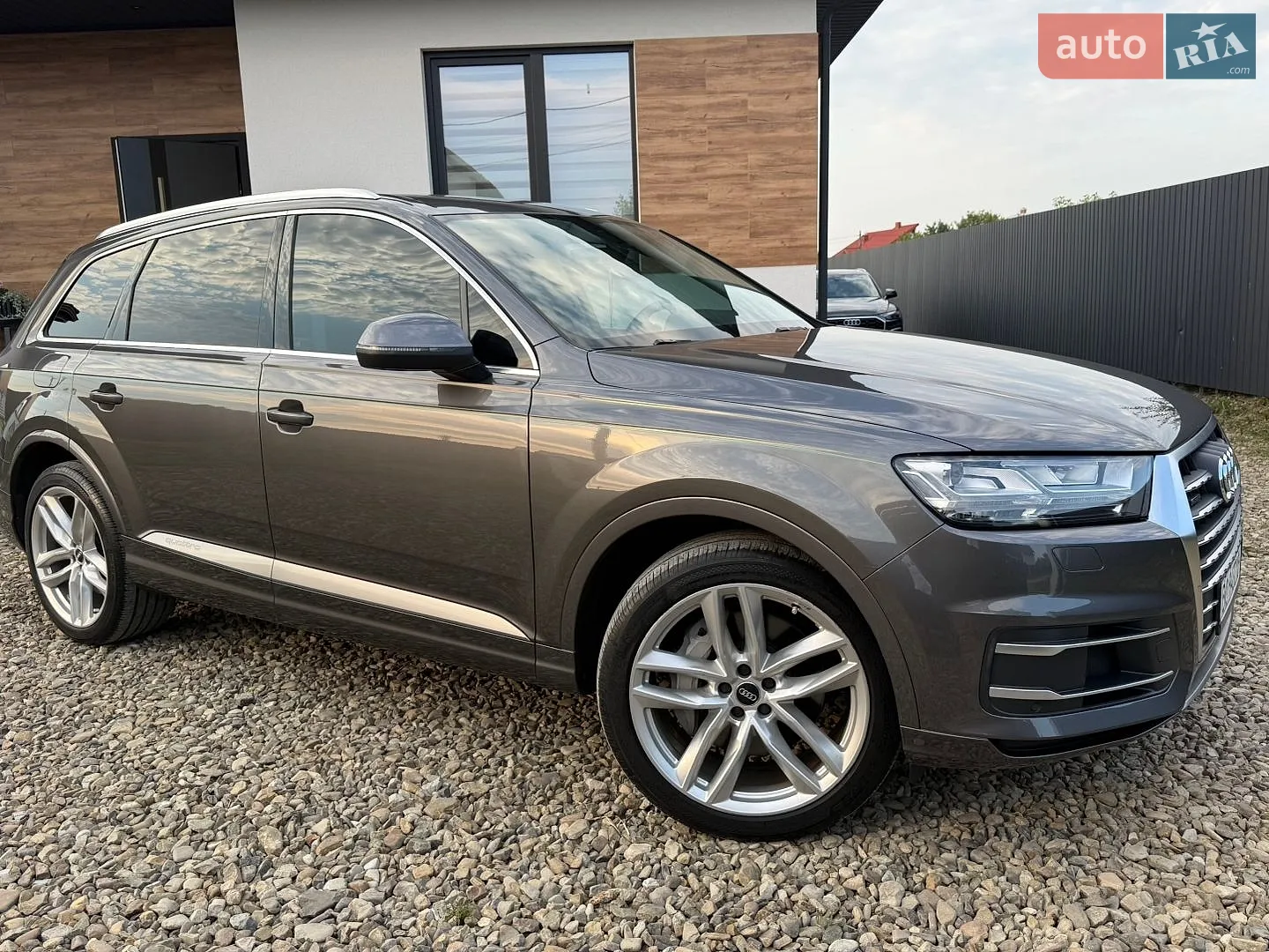 Audi Q7 2018 VIN WA1VAAF77JD032140 фото оголошення 10 з 117