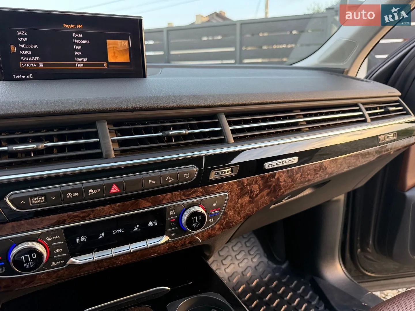 Audi Q7 2018 VIN WA1VAAF77JD032140 фото оголошення 102 з 117