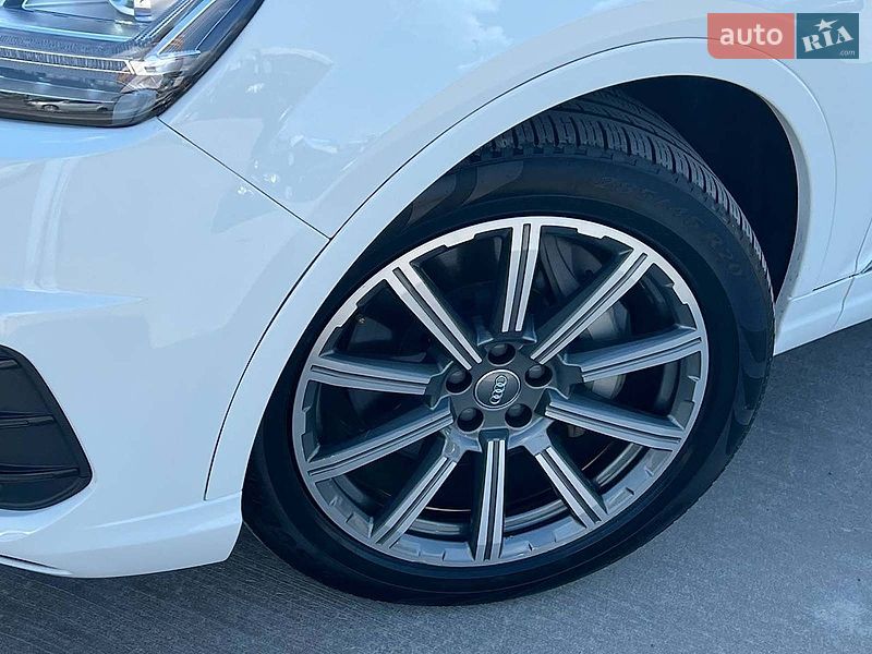 Позашляховик / Кросовер Audi Q7 2018 в Львові