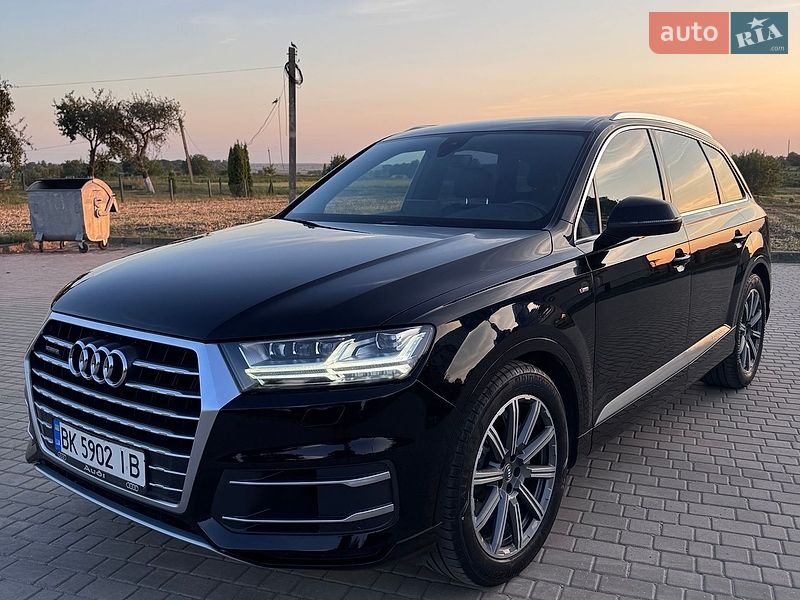 Позашляховик / Кросовер Audi Q7 2016 в Млиніві