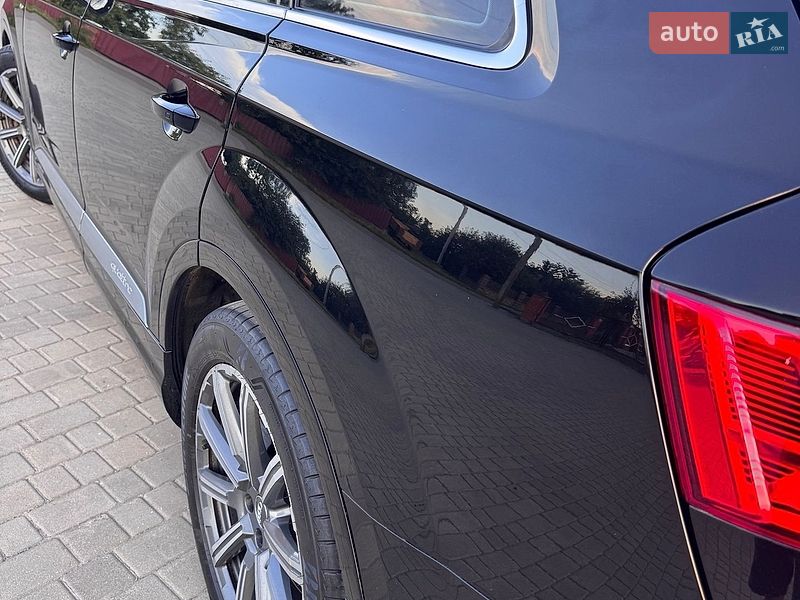 Позашляховик / Кросовер Audi Q7 2016 в Млиніві
