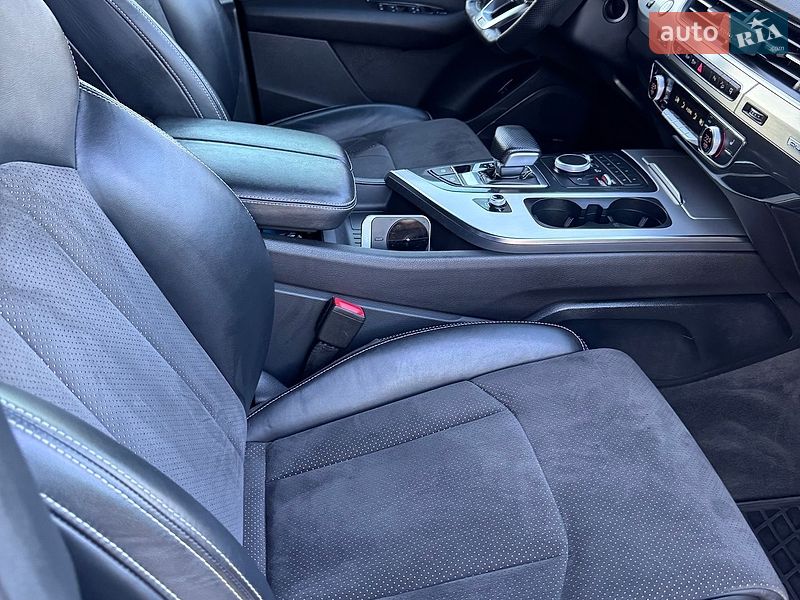 Позашляховик / Кросовер Audi Q7 2016 в Млиніві
