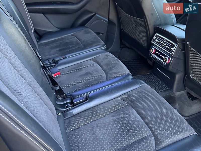 Позашляховик / Кросовер Audi Q7 2016 в Млиніві