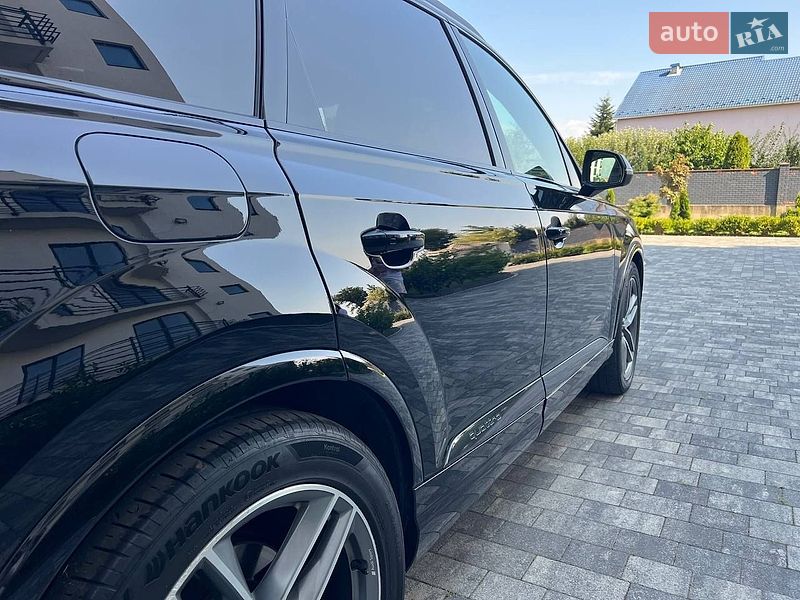 Позашляховик / Кросовер Audi Q7 2018 в Мукачевому