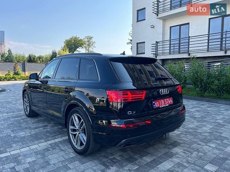 Позашляховик / Кросовер Audi Q7 2018 в Мукачевому