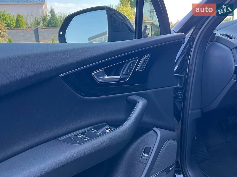 Позашляховик / Кросовер Audi Q7 2018 в Мукачевому