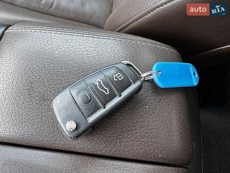 Позашляховик / Кросовер Audi Q7 2012 в Луцьку