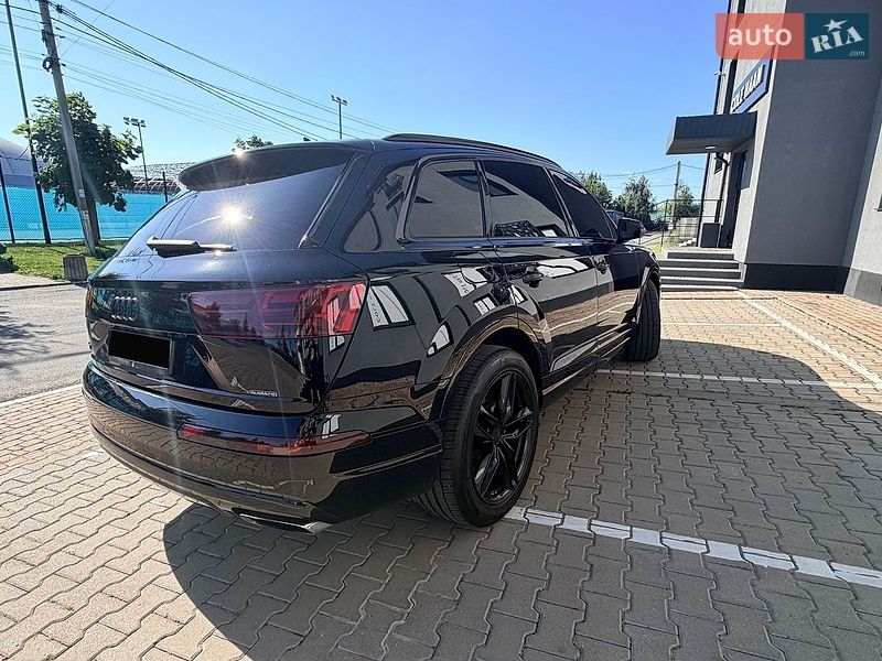 Позашляховик / Кросовер Audi Q7 2016 в Києві
