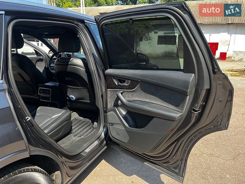 Позашляховик / Кросовер Audi Q7 2020 в Житомирі