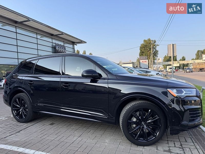 Внедорожник / Кроссовер Audi Q7 2020 в Киеве