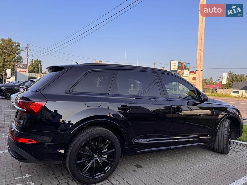 Внедорожник / Кроссовер Audi Q7 2020 в Киеве