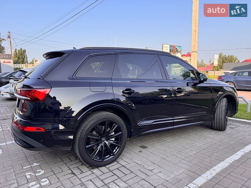 Внедорожник / Кроссовер Audi Q7 2020 в Киеве