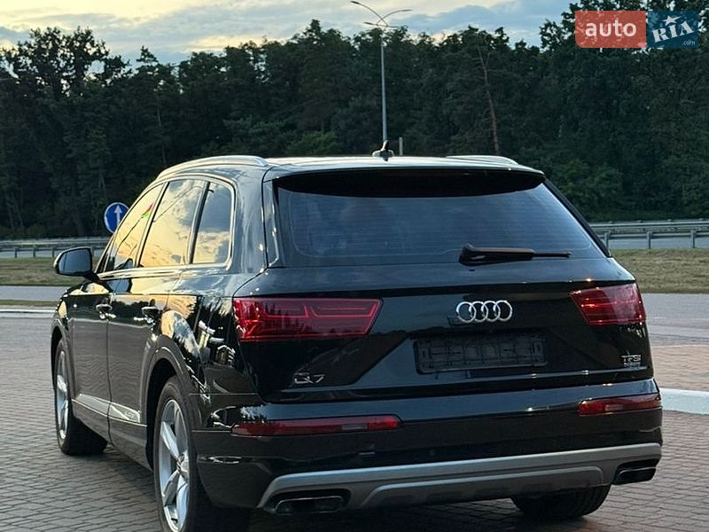 Позашляховик / Кросовер Audi Q7 2015 в Києві
