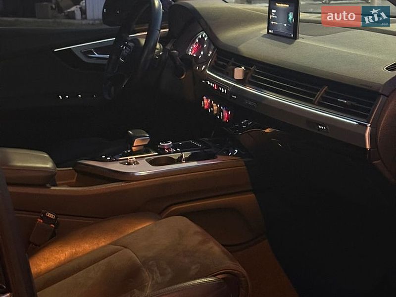 Позашляховик / Кросовер Audi Q7 2015 в Києві