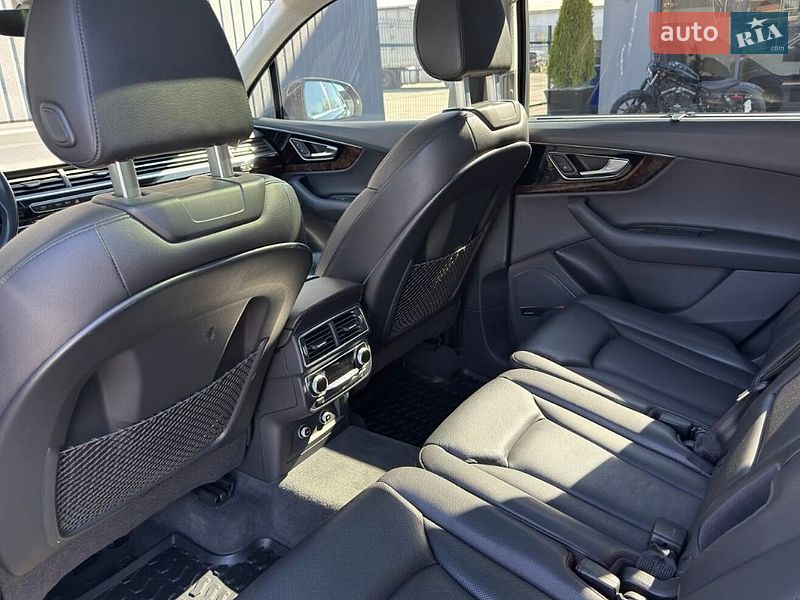 Внедорожник / Кроссовер Audi Q7 2017 в Мукачево