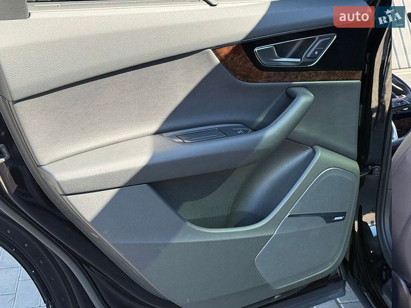 Внедорожник / Кроссовер Audi Q7 2017 в Мукачево
