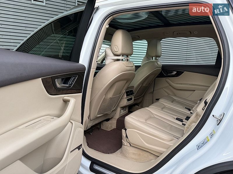 Позашляховик / Кросовер Audi Q7 2017 в Рівному