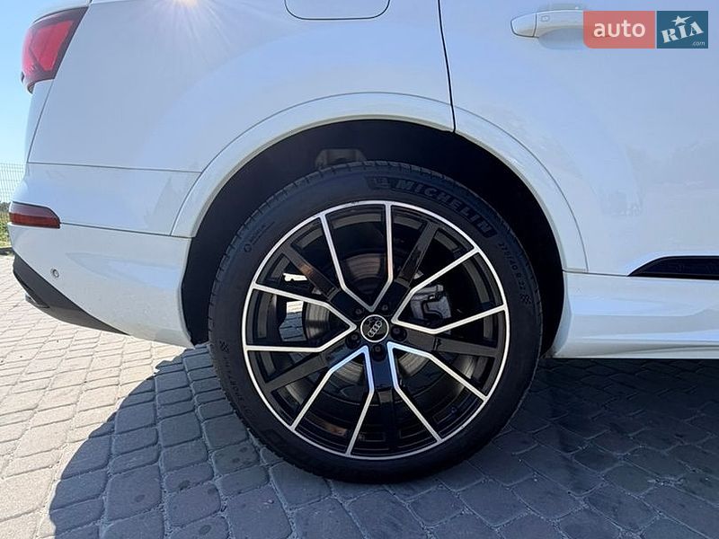 Внедорожник / Кроссовер Audi Q7 2020 в Днепре
