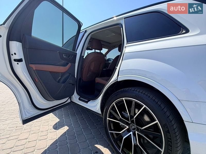 Внедорожник / Кроссовер Audi Q7 2020 в Днепре