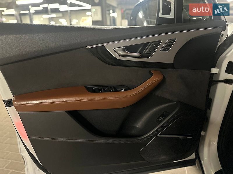Внедорожник / Кроссовер Audi Q7 2015 в Киеве