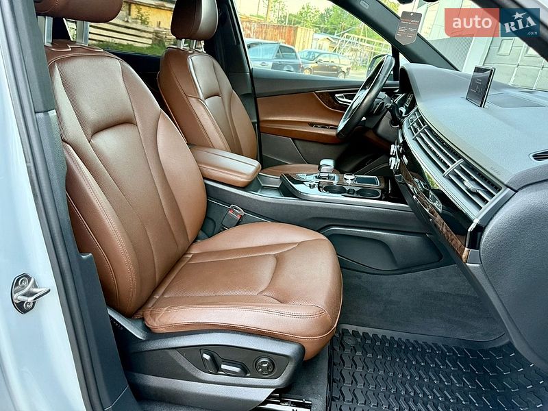 Позашляховик / Кросовер Audi Q7 2016 в Стрию