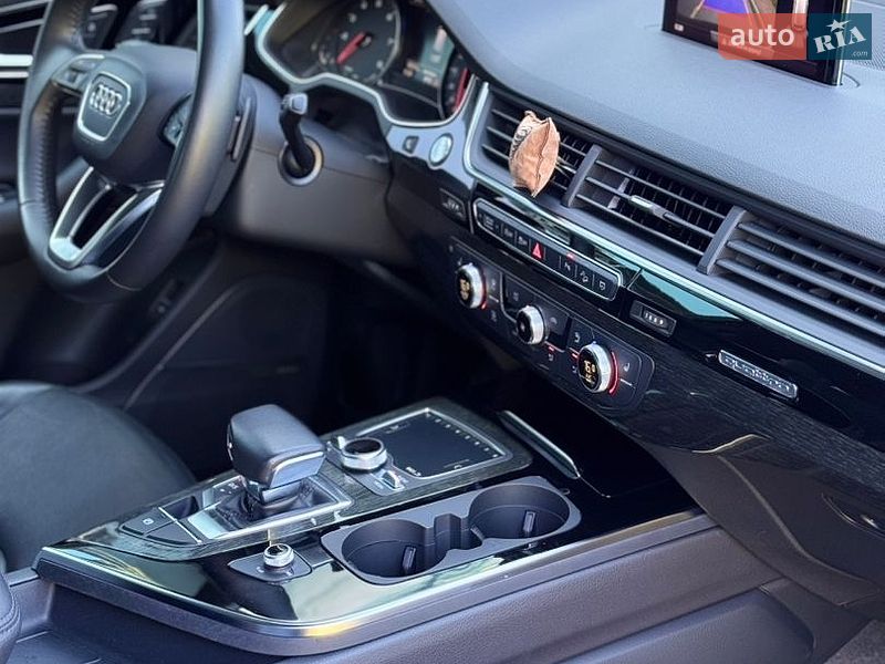 Позашляховик / Кросовер Audi Q7 2018 в Києві