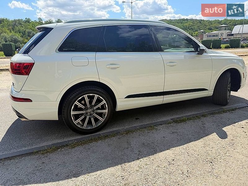 Позашляховик / Кросовер Audi Q7 2017 в Дніпрі