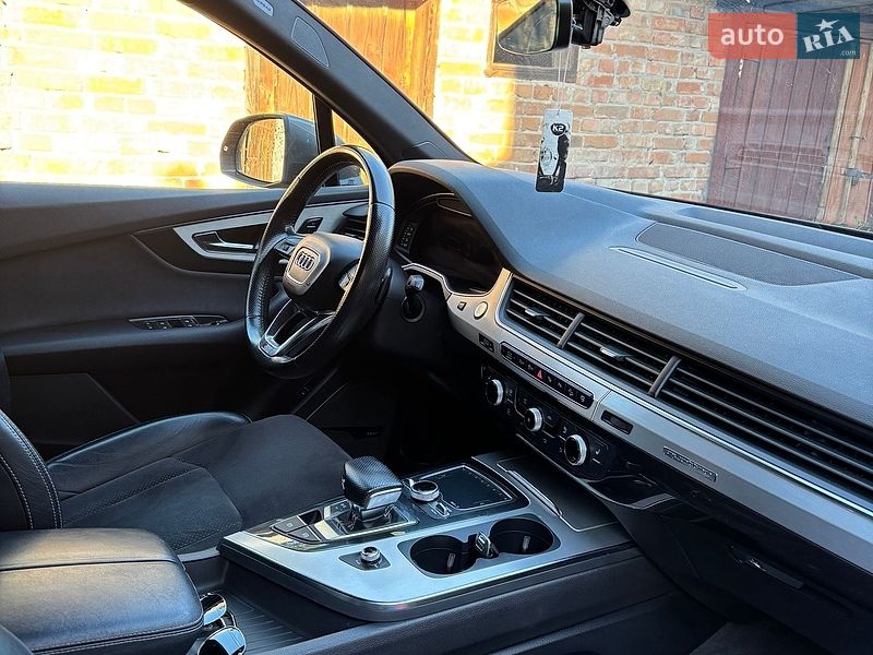 Внедорожник / Кроссовер Audi Q7 2015 в Черкассах