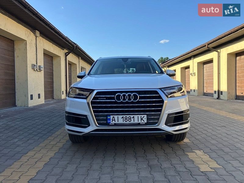 Внедорожник / Кроссовер Audi Q7 2018 в Измаиле