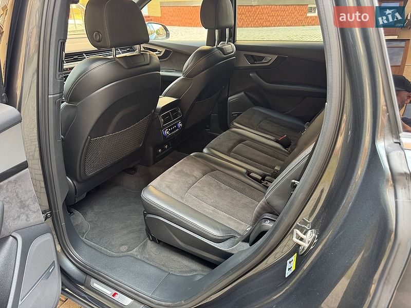 Внедорожник / Кроссовер Audi Q7 2018 в Черновцах