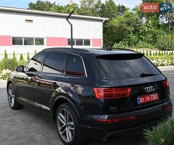 Позашляховик / Кросовер Audi Q7 2017 в Луцьку