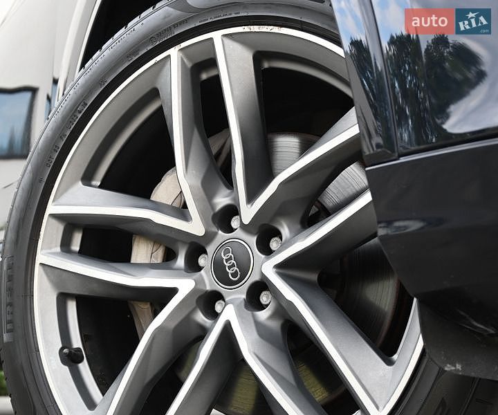 Позашляховик / Кросовер Audi Q7 2017 в Луцьку