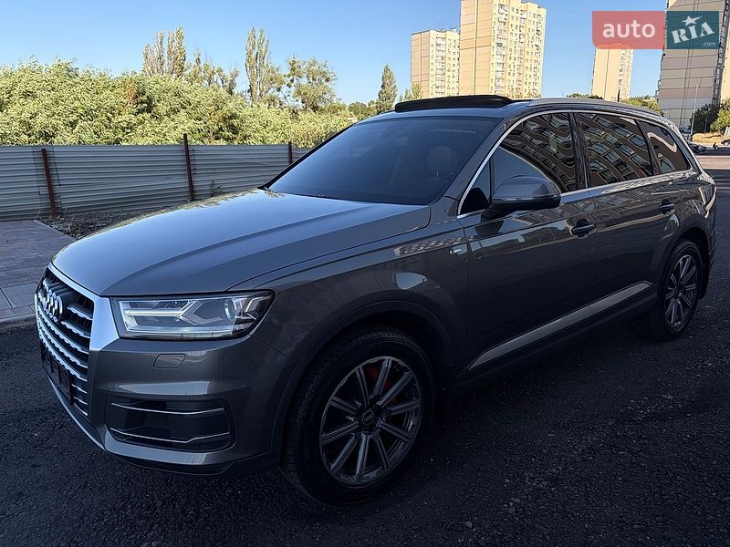 Внедорожник / Кроссовер Audi Q7 2016 в Киеве
